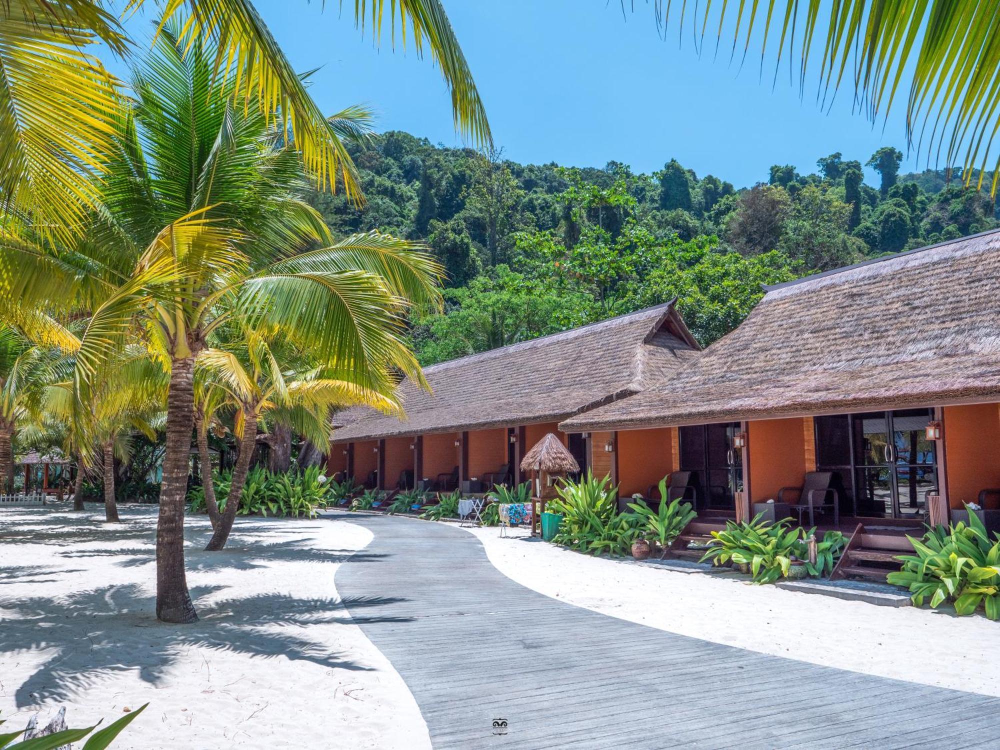 Отель Victoria Cliff Nyaung Oo Phee Island 5*