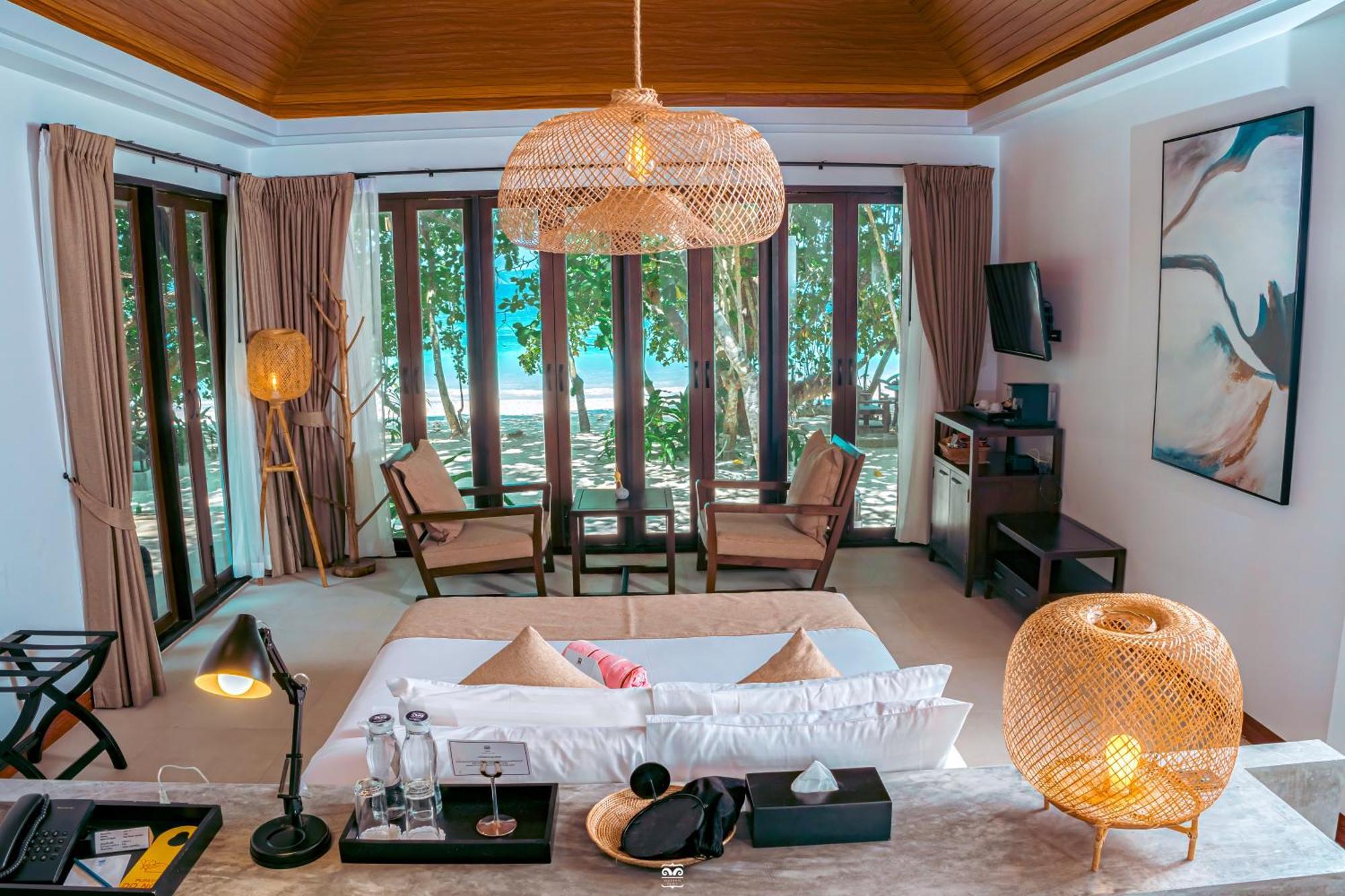Victoria Cliff Nyaung Oo Phee Island